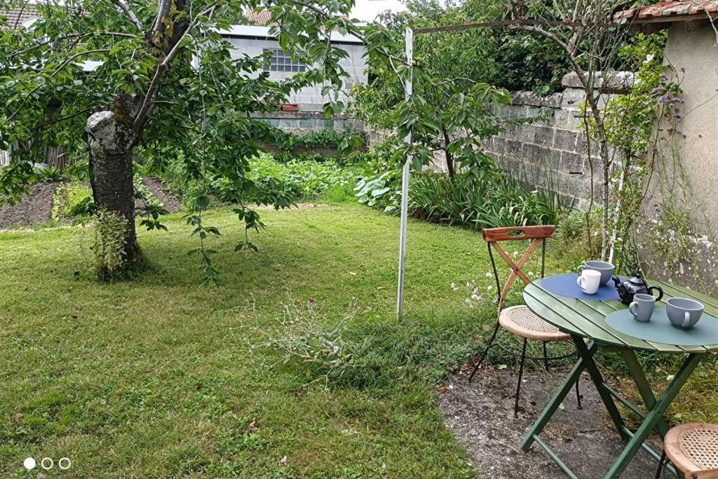Un Paradis De Verdure En Plein Centre Ville ペリグー エクステリア 写真